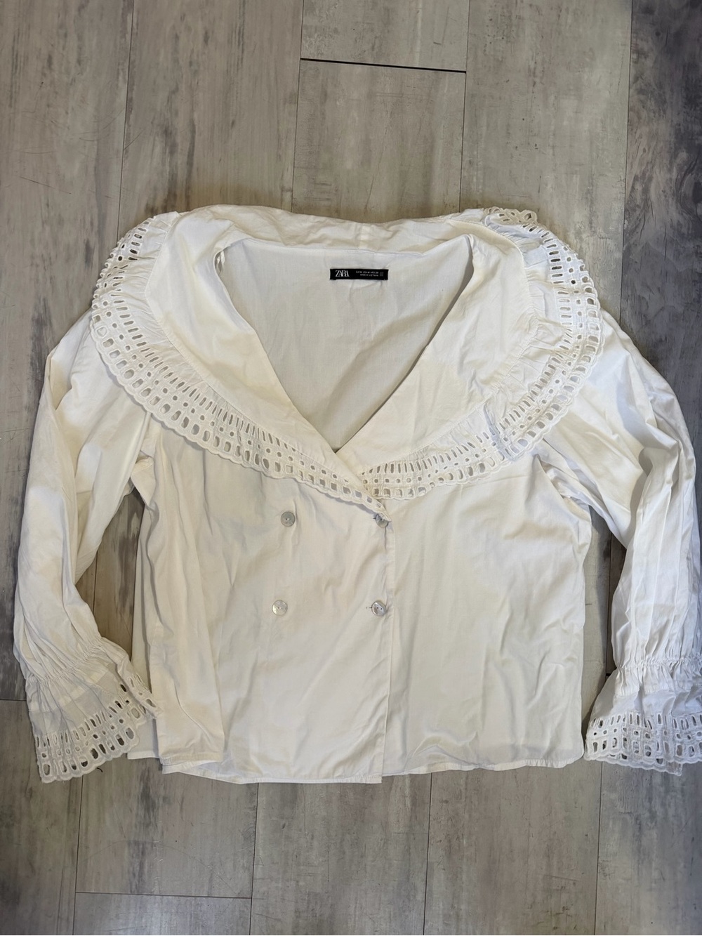 Zara White Eyelet-Collar Button Down Shirt
